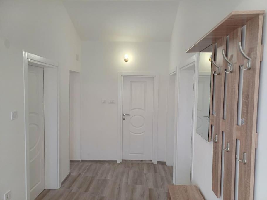 Cozy, Fully Equipped, Free Parking&Wifi, Quiet, 2Bd Apartment Podgorica Exterior photo